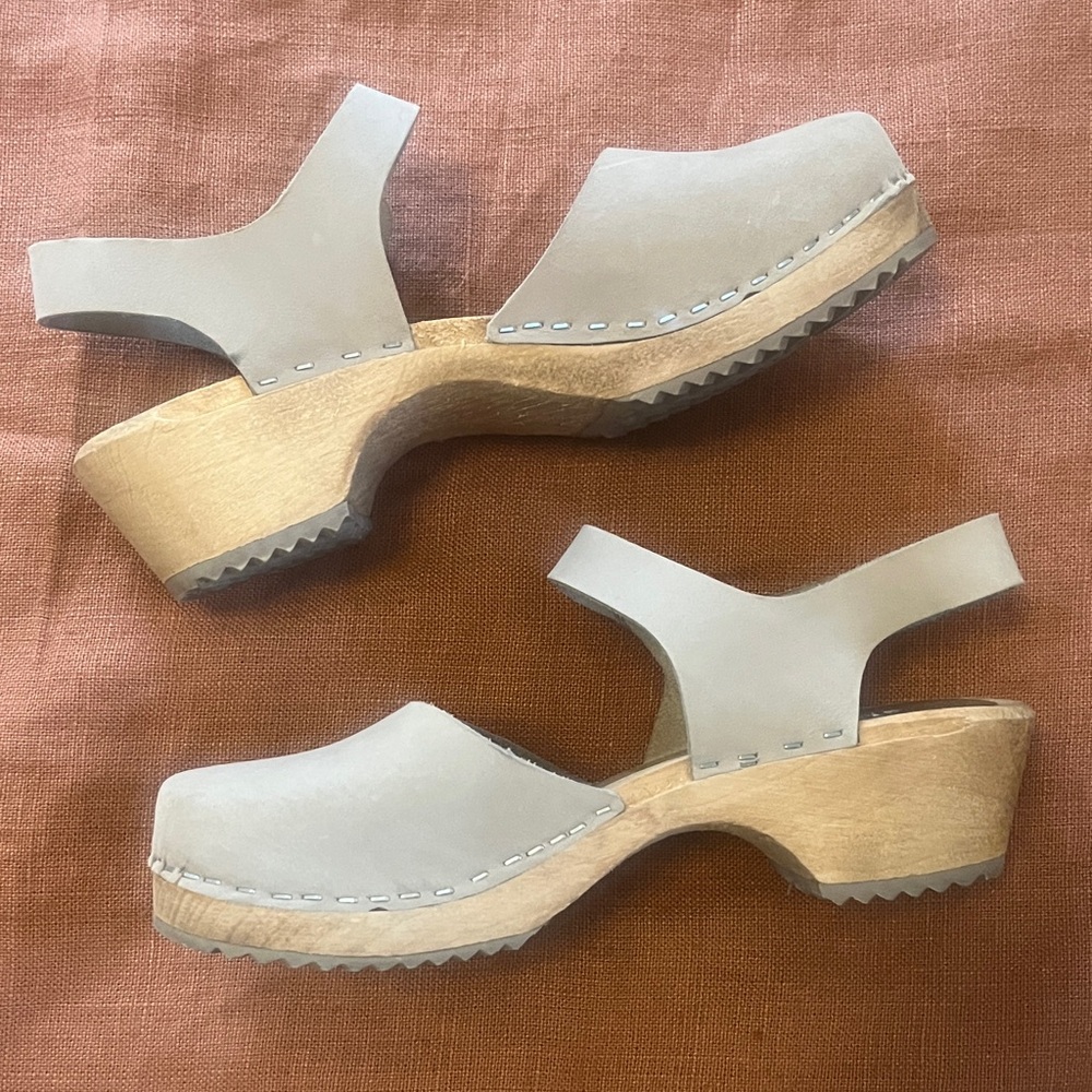 Swedish Beige Leather Clogs - Picture 4 of 5
